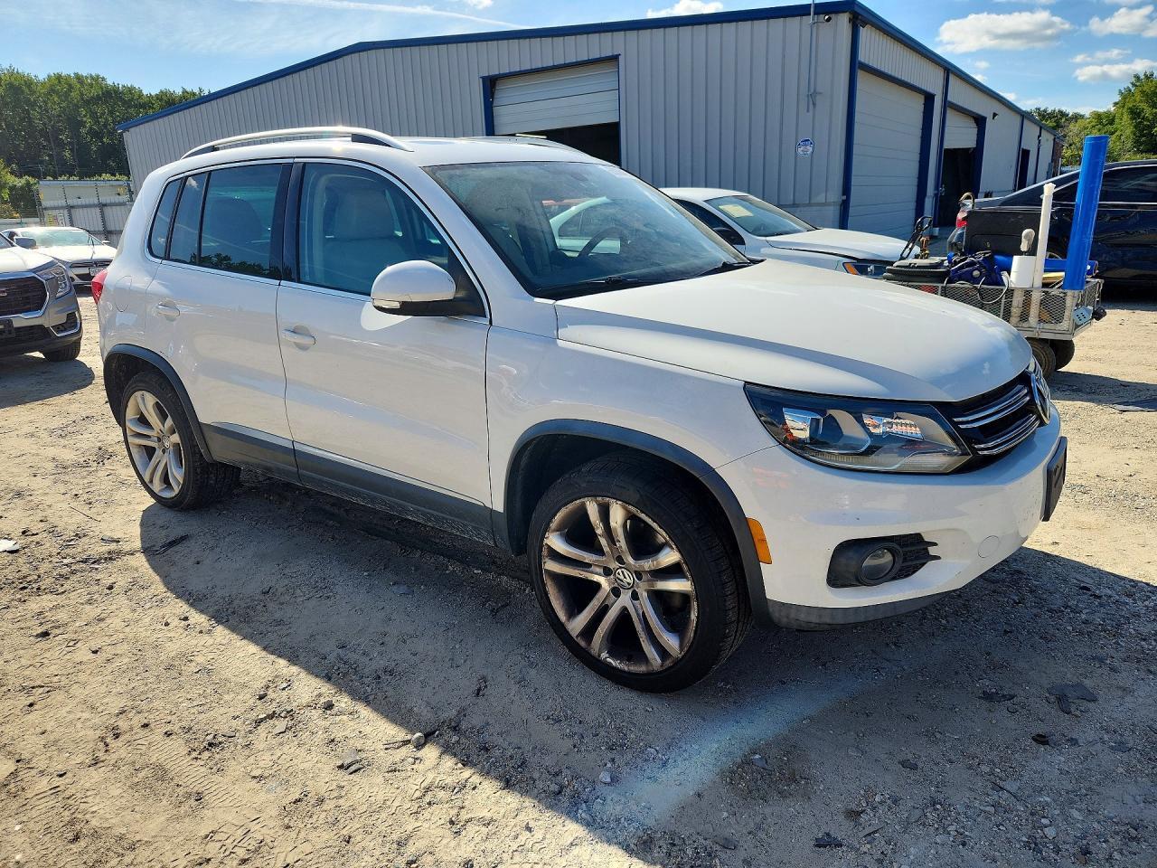 2012 VOLKSWAGEN TIGUAN S — Фото 4 из 13