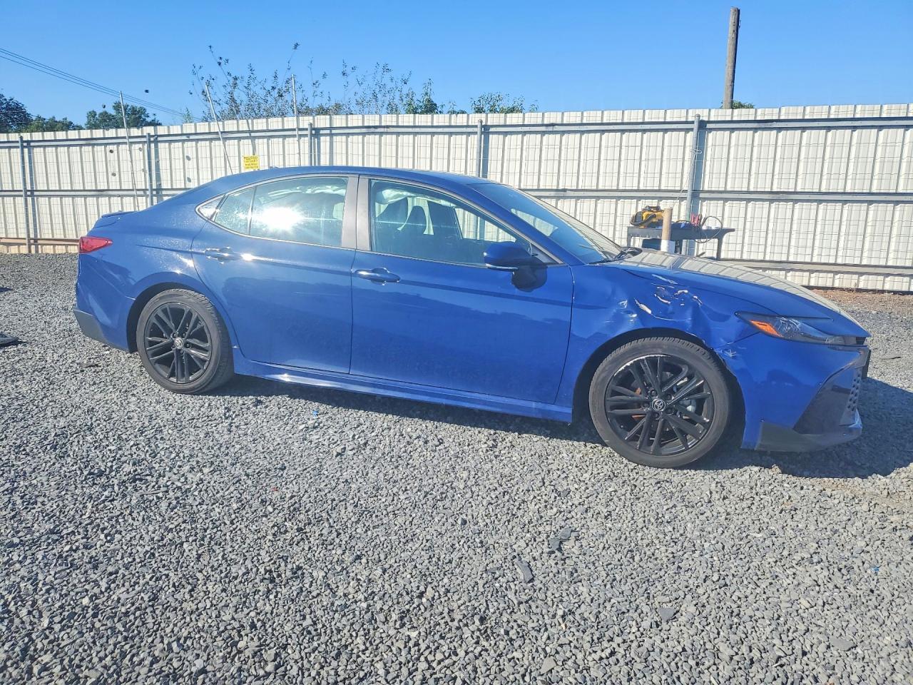 2025 TOYOTA CAMRY SE — Фото 4 из 12