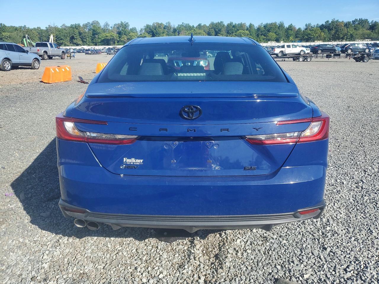2025 TOYOTA CAMRY SE — Фото 6 из 12