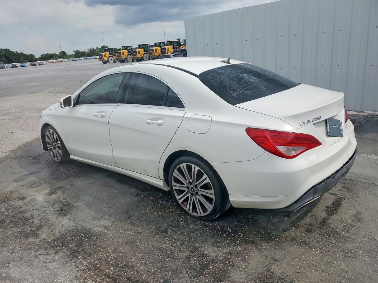 2018 MERCEDES-BENZ CLA 250 — Фото 2 из 12