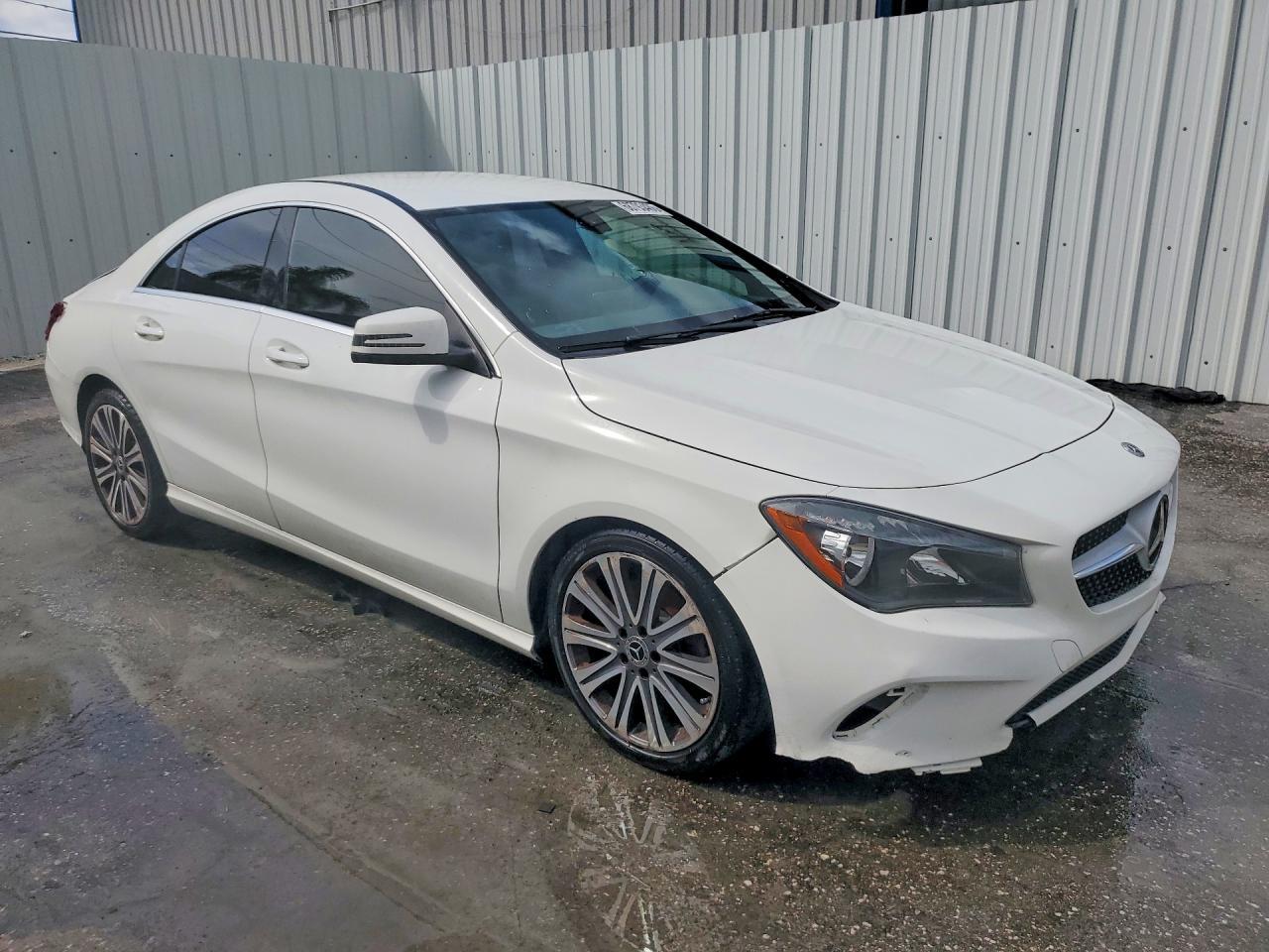 2018 MERCEDES-BENZ CLA 250 — Фото 4 из 12