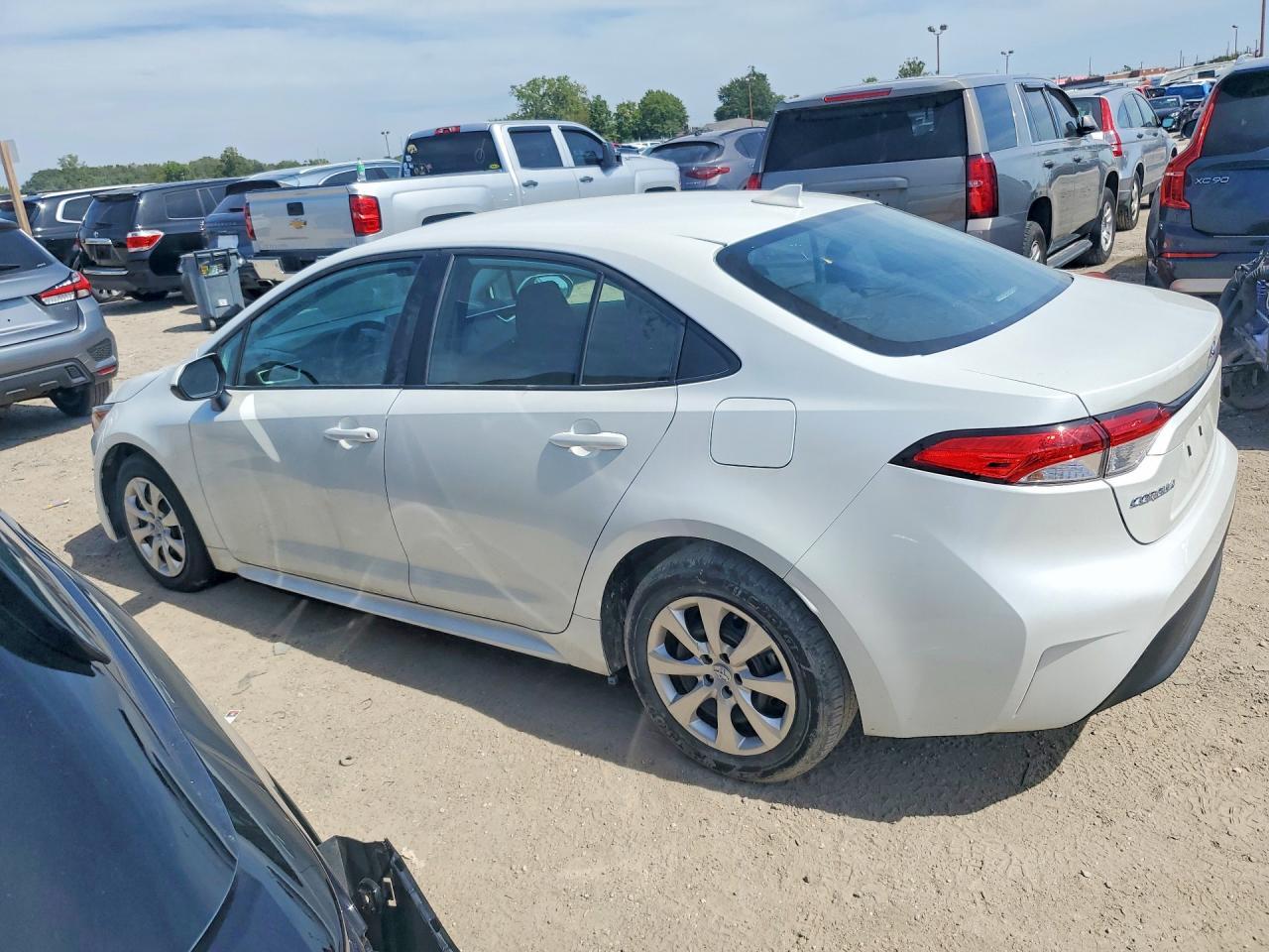 2025 TOYOTA COROLLA LE — Фото 2 из 13