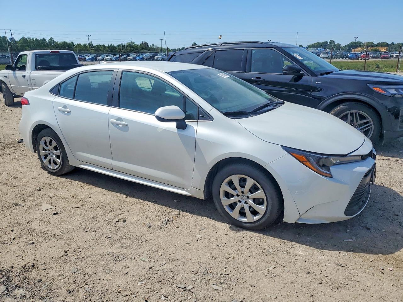 2025 TOYOTA COROLLA LE — Фото 4 из 13