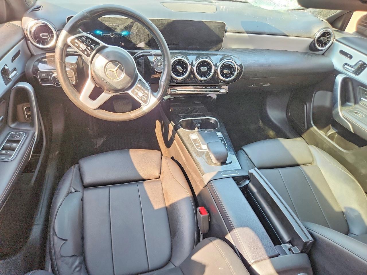 2019 MERCEDES-BENZ A 220 4MATIC — Фото 8 из 12