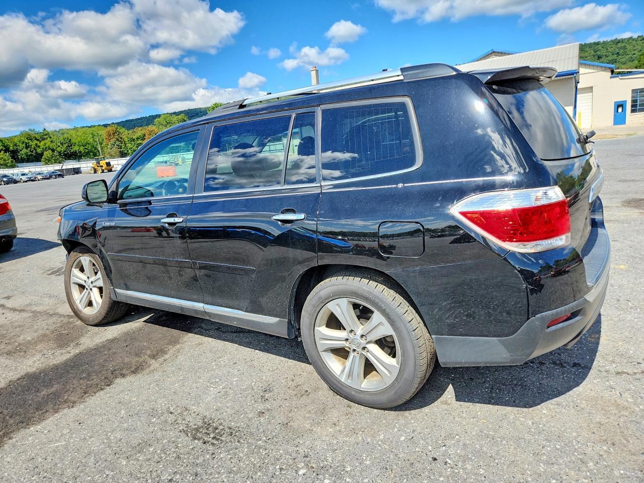 2013 TOYOTA HIGHLANDER LIMITED — Фото 2 из 13