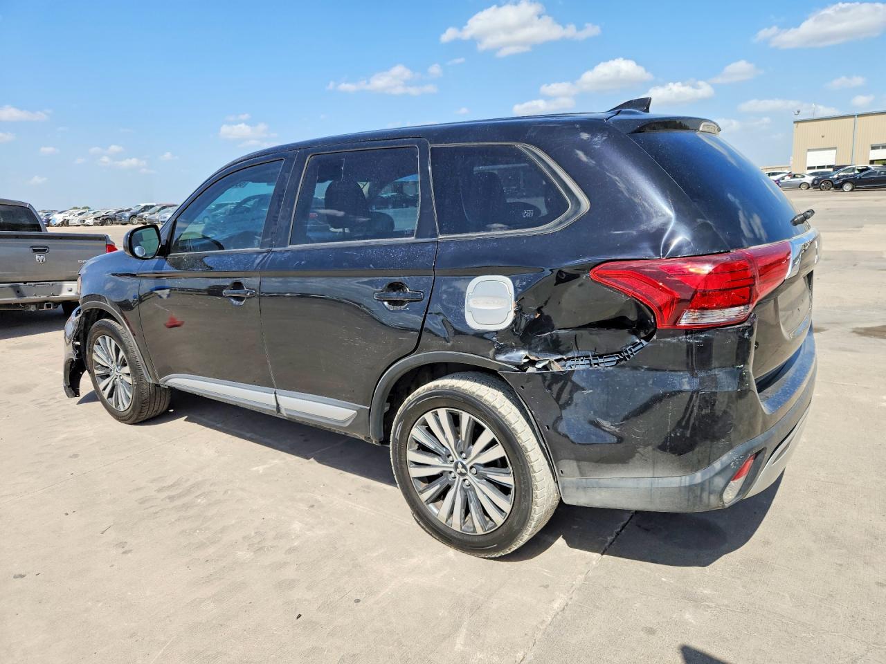 2020 MITSUBISHI OUTLANDER ES — Фото 2 из 13