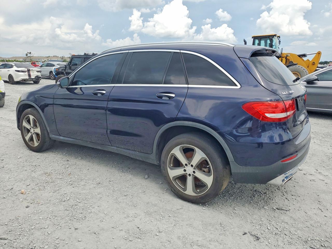 2017 MERCEDES-BENZ GLC 300 — Фото 2 из 13