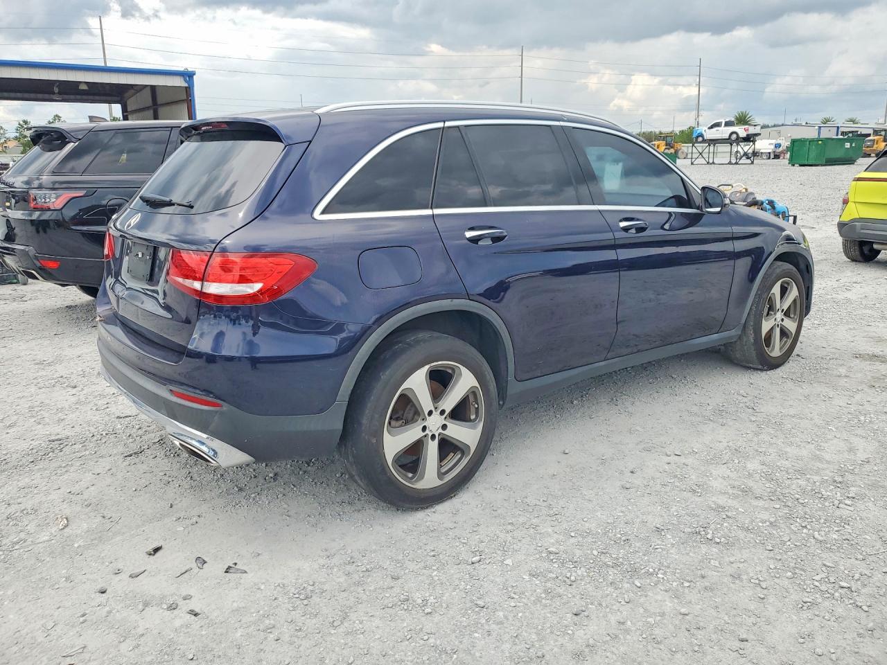2017 MERCEDES-BENZ GLC 300 — Фото 3 из 13