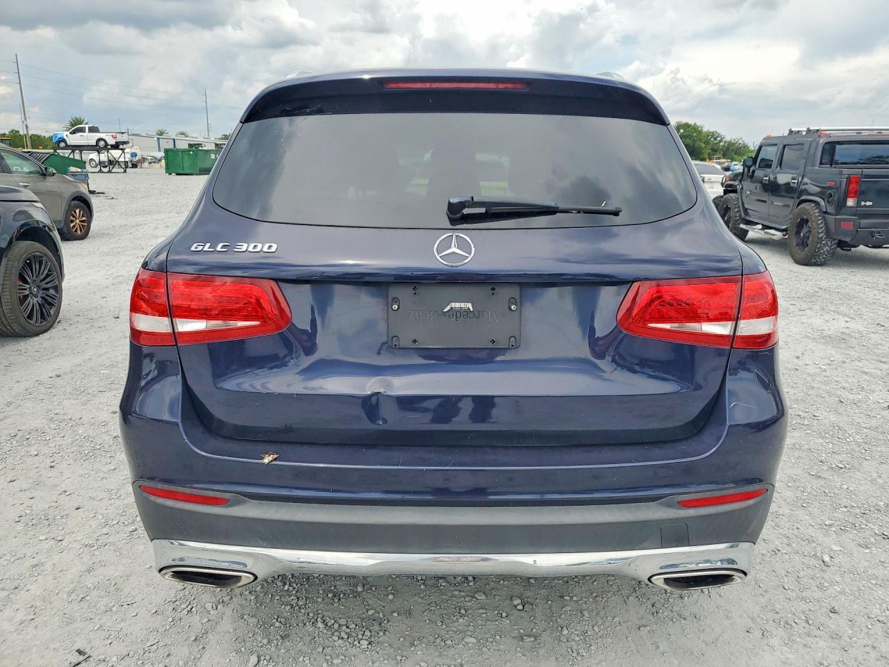 2017 MERCEDES-BENZ GLC 300 — Фото 6 из 13