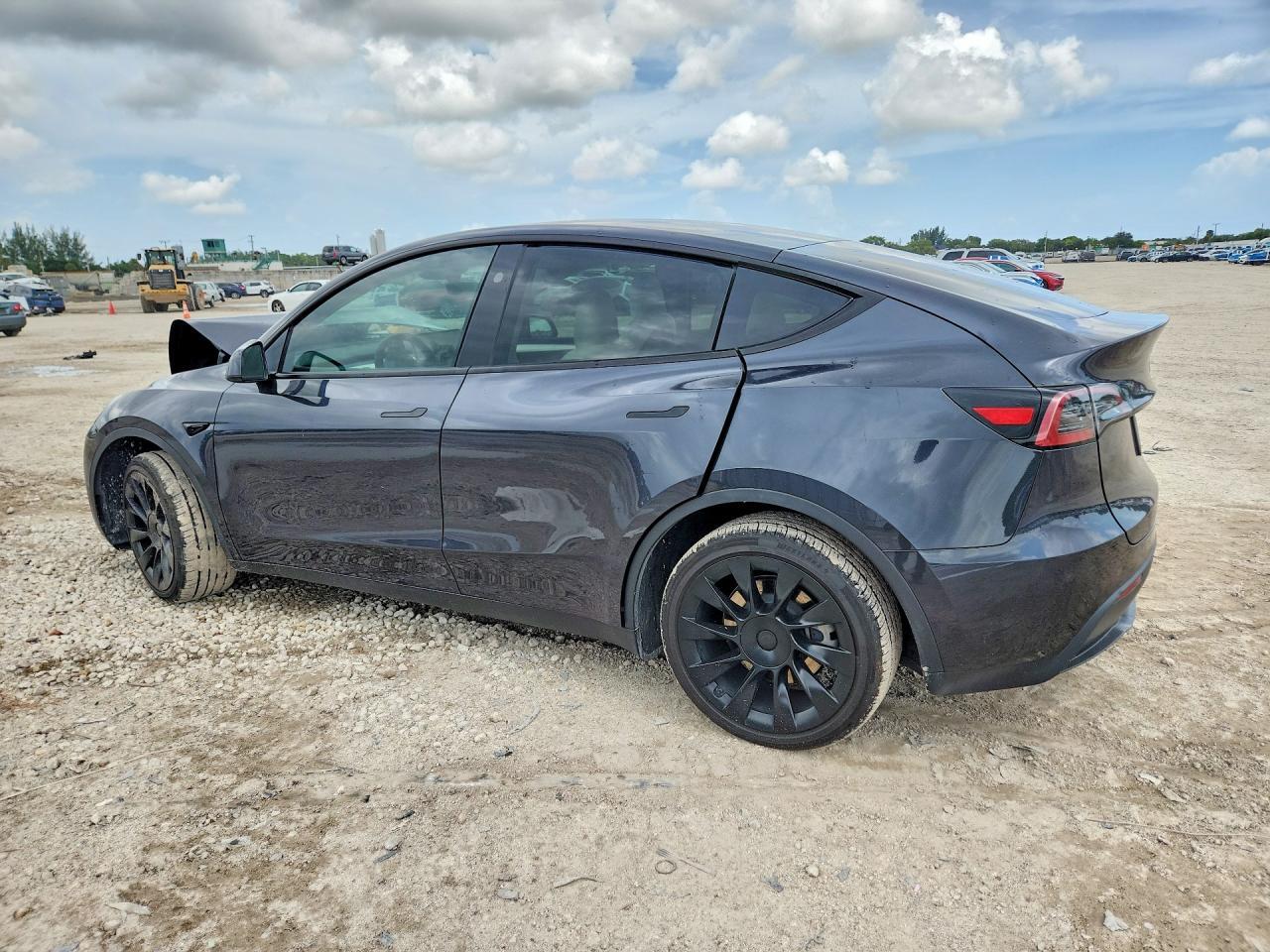 2024 TESLA MODEL Y — Фото 2 из 13