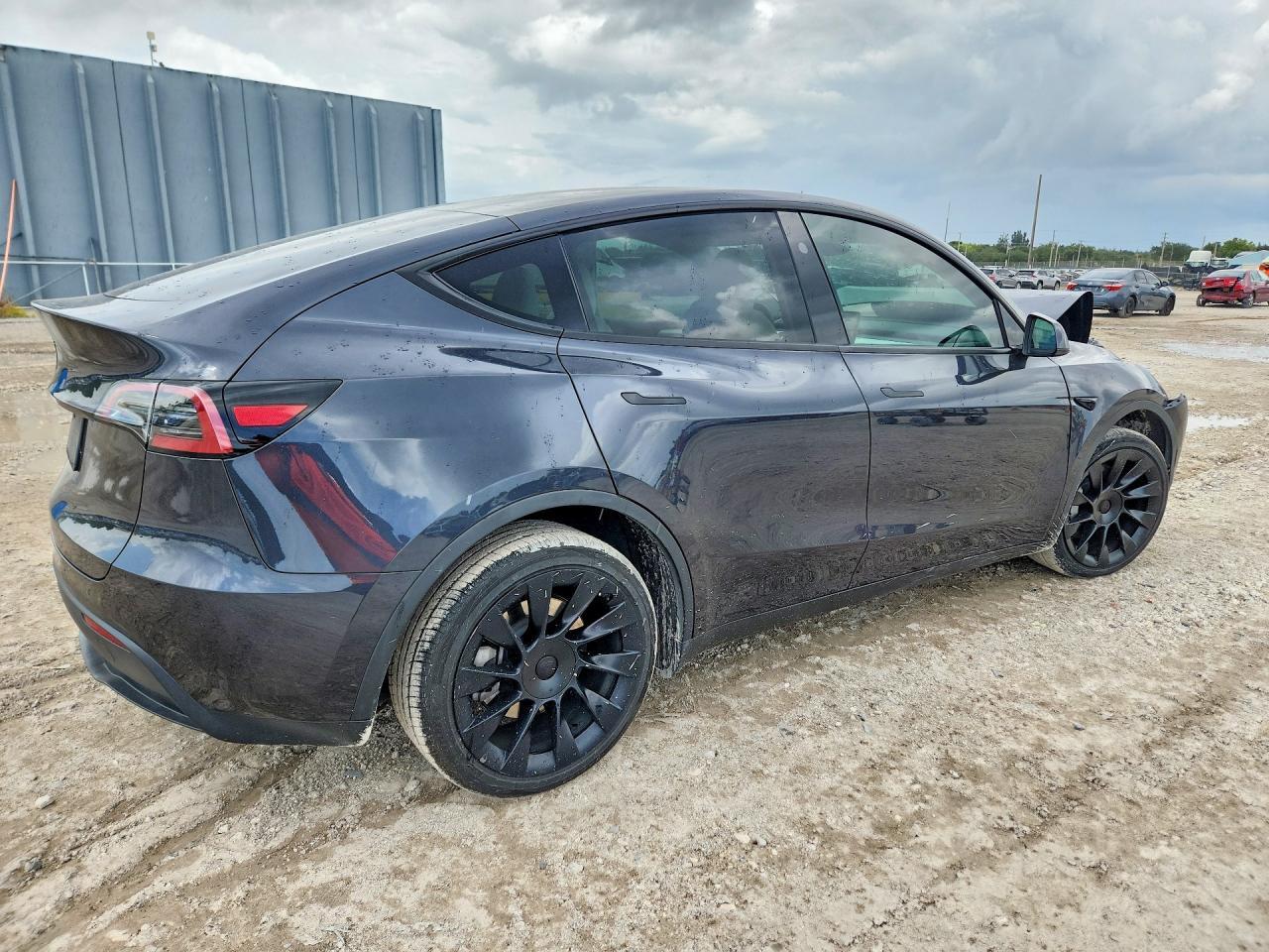 2024 TESLA MODEL Y — Фото 3 из 13