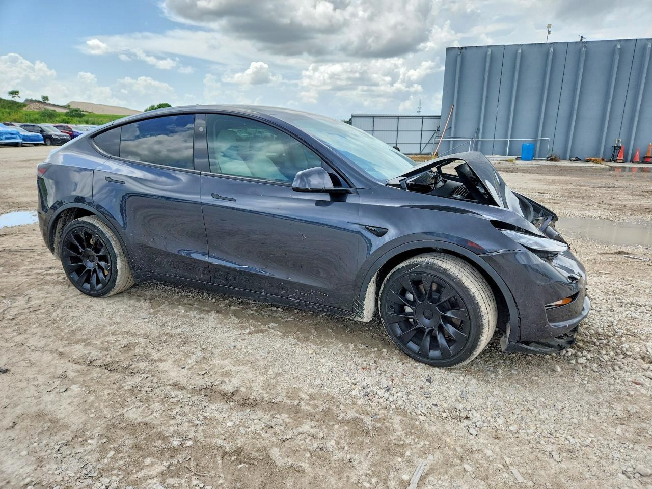 2024 TESLA MODEL Y — Фото 4 из 13