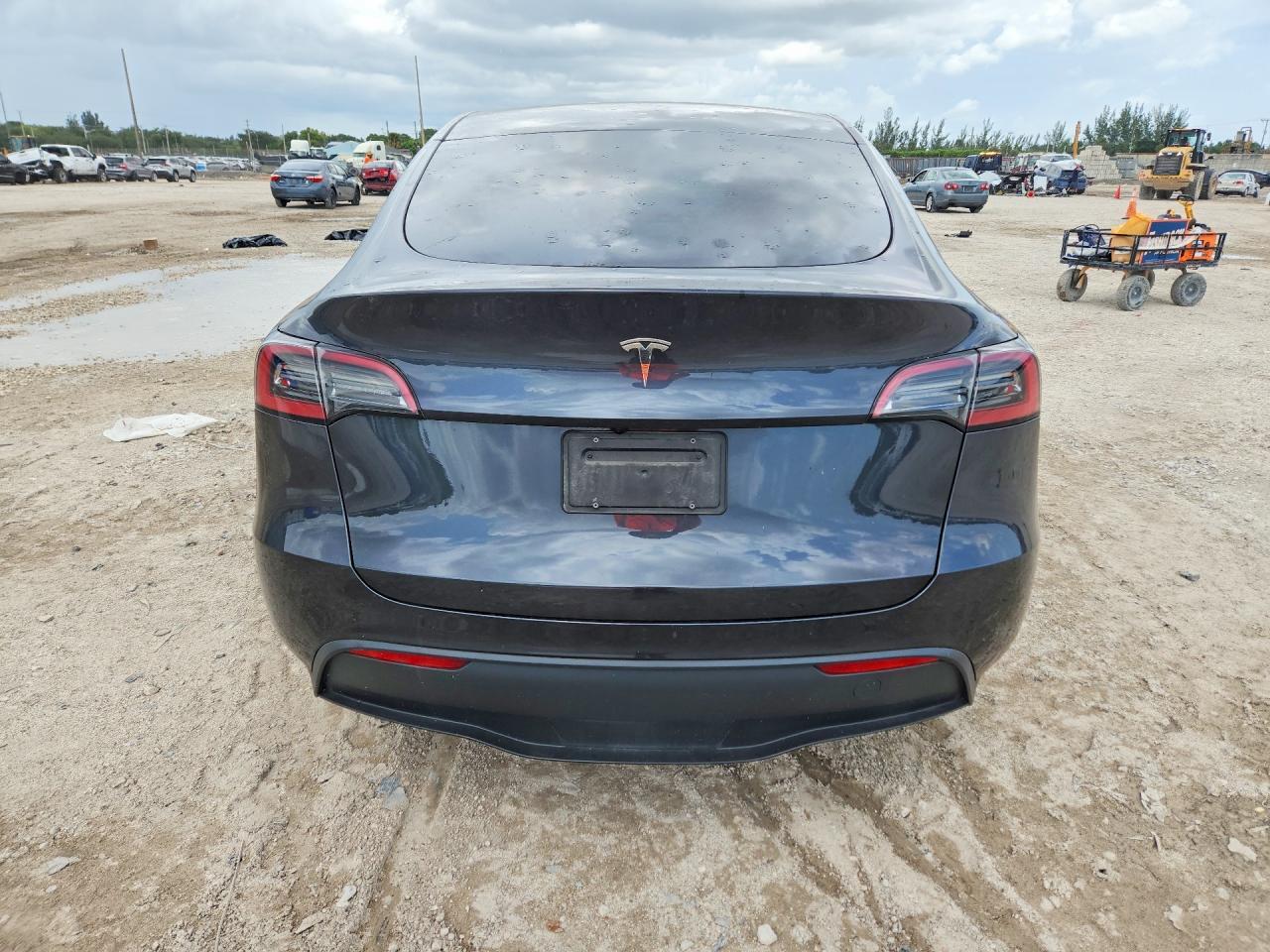 2024 TESLA MODEL Y — Фото 6 из 13