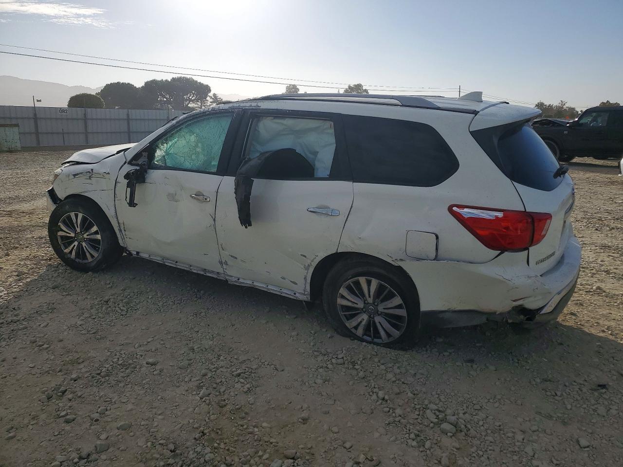 2020 NISSAN PATHFINDER SL — Фото 2 из 13