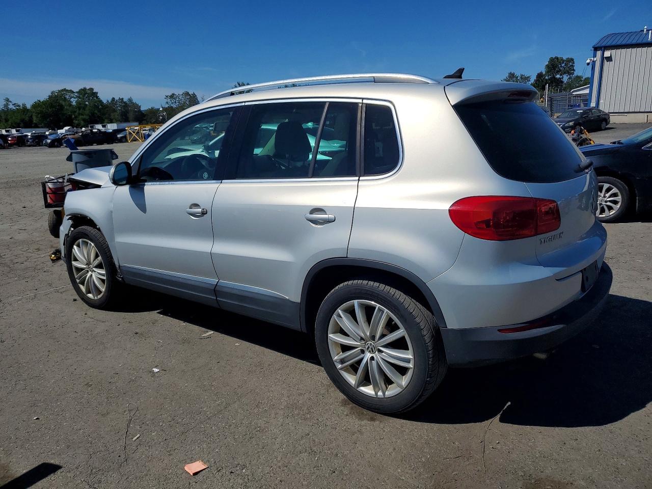 2013 VOLKSWAGEN TIGUAN S — Фото 2 из 14