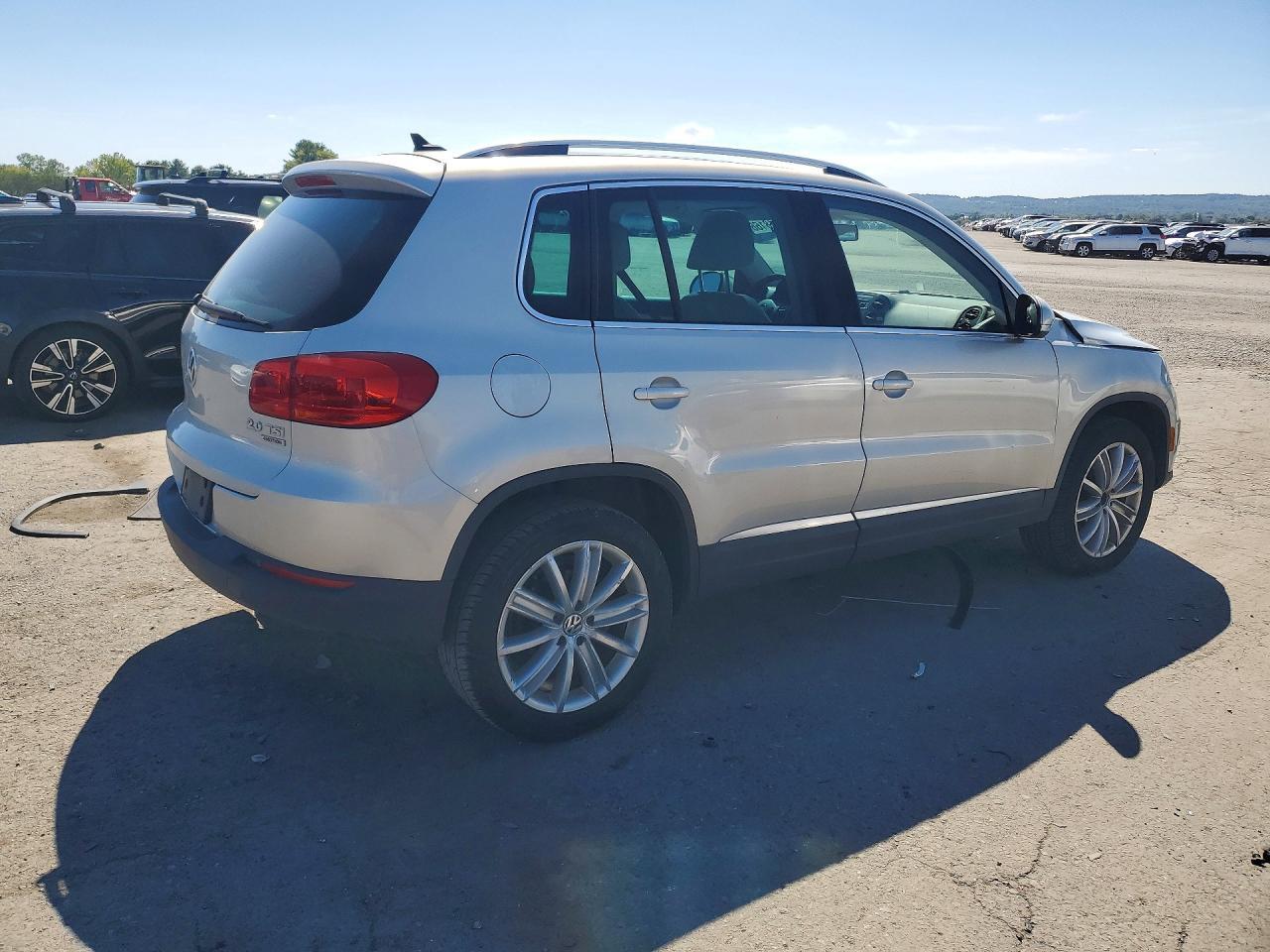 2013 VOLKSWAGEN TIGUAN S — Фото 3 из 14