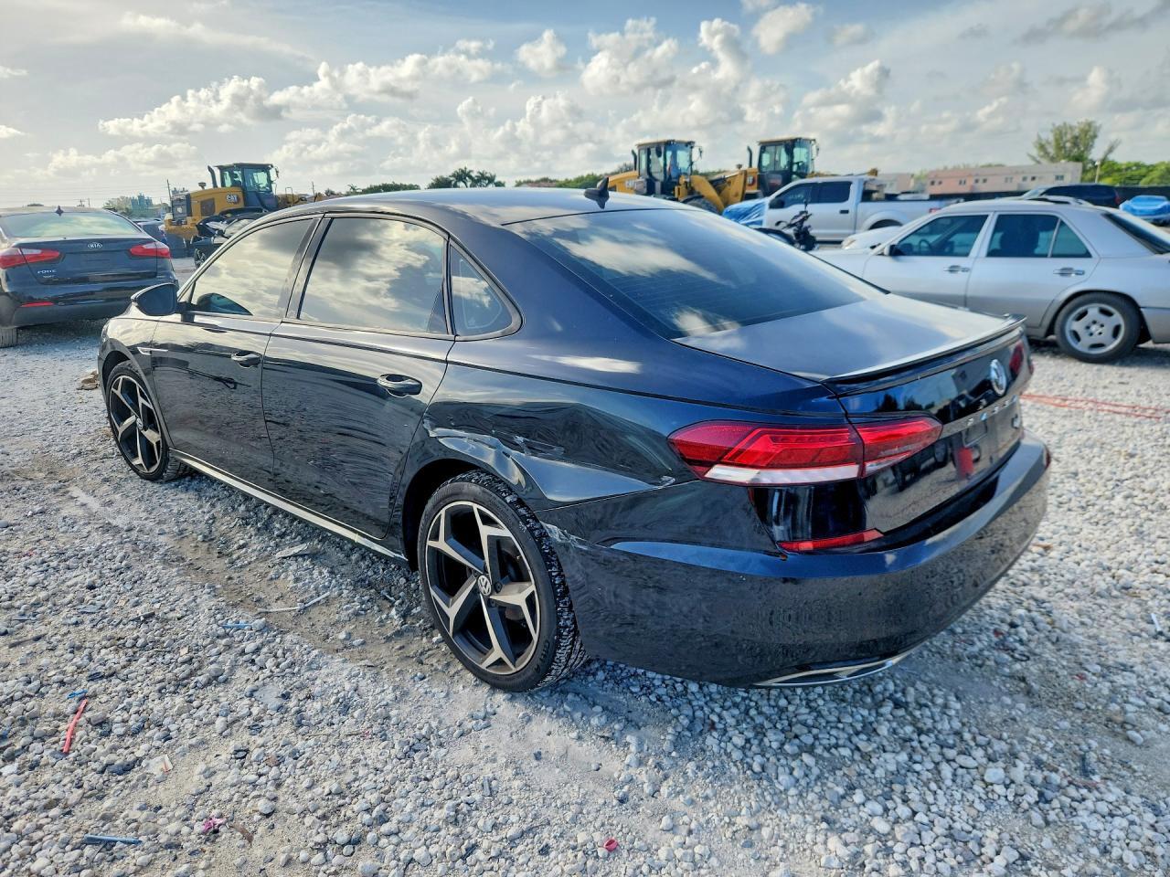 2022 VOLKSWAGEN PASSAT R-LINE — Фото 2 из 12