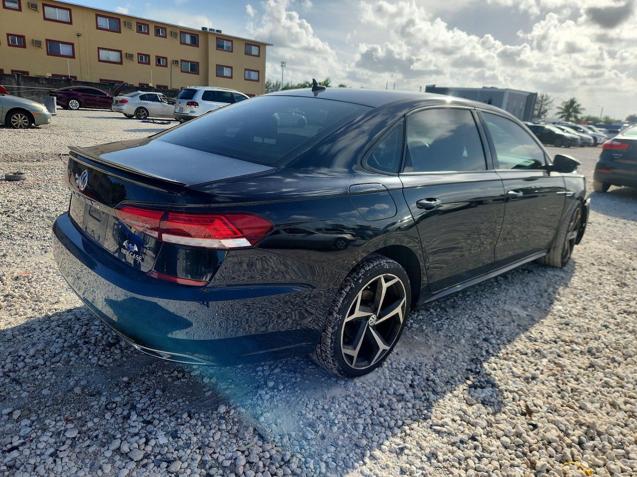 2022 VOLKSWAGEN PASSAT R-LINE — Фото 3 из 12