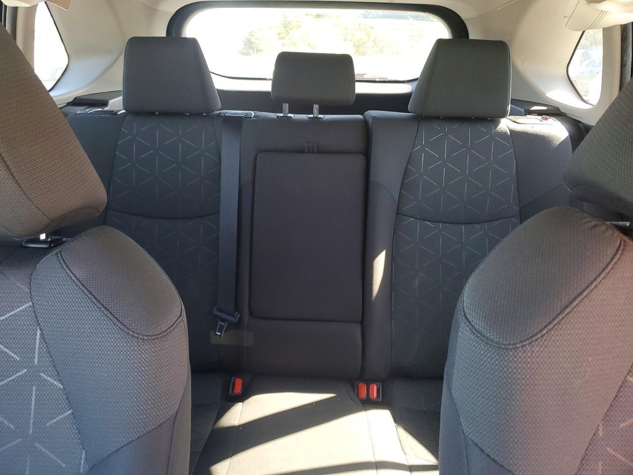 2024 TOYOTA RAV4 XLE — Фото 10 из 13