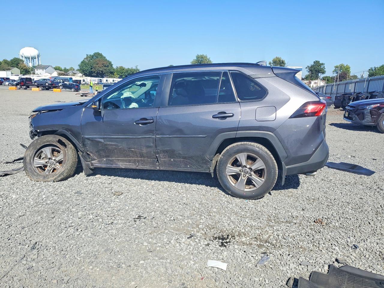 2024 TOYOTA RAV4 XLE — Фото 2 из 13