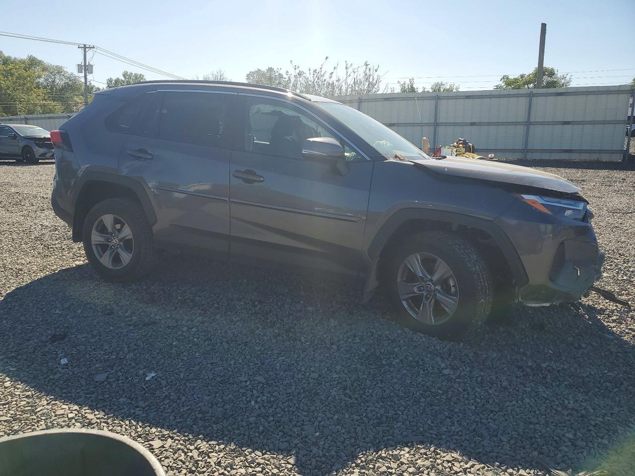 2024 TOYOTA RAV4 XLE — Фото 4 из 13