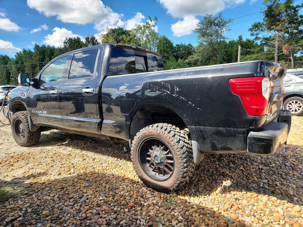 2017 NISSAN TITAN XD S — Фото 2 из 12