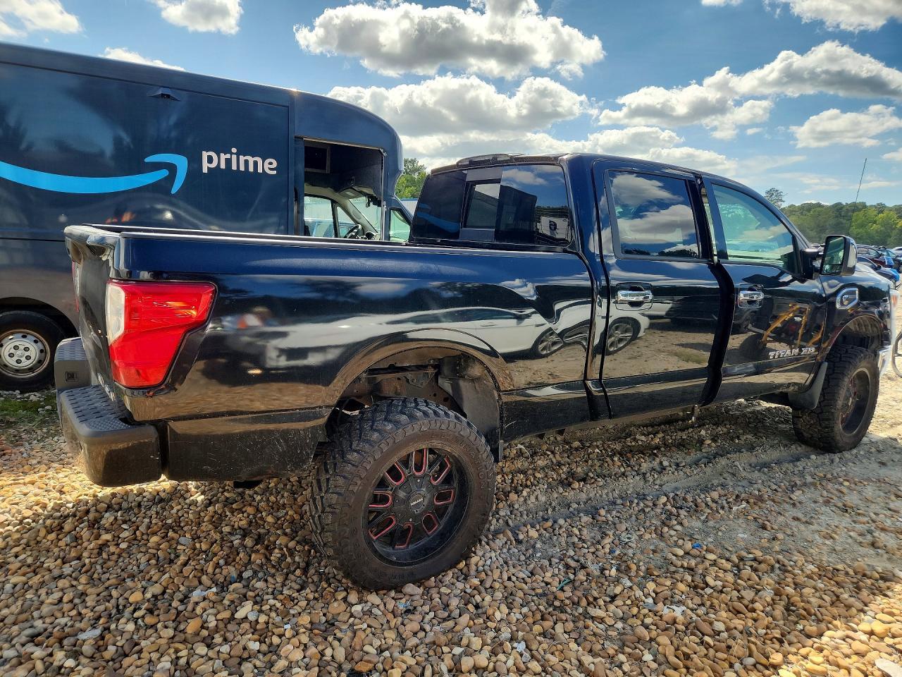 2017 NISSAN TITAN XD S — Фото 3 из 12