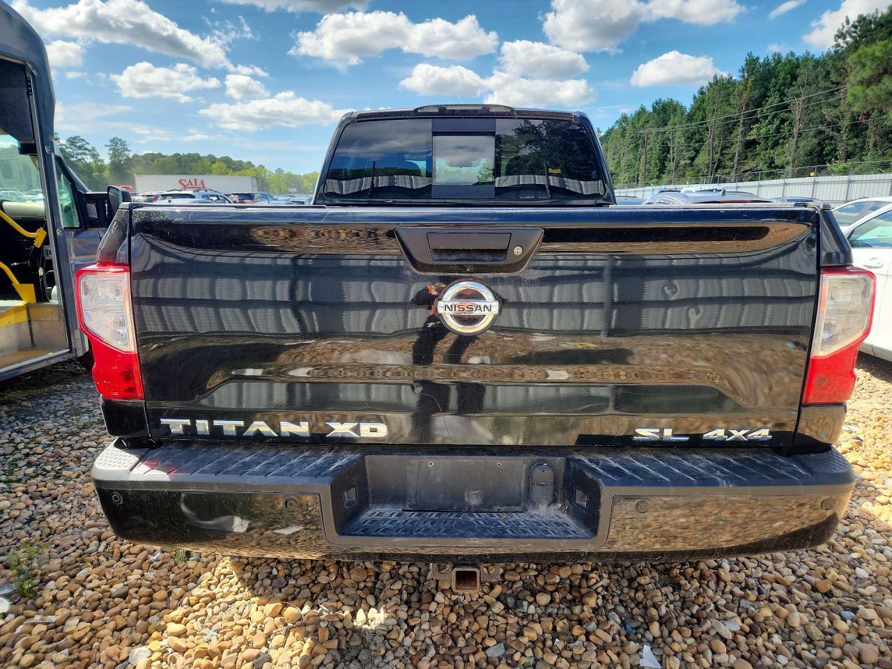 2017 NISSAN TITAN XD S — Фото 6 из 12