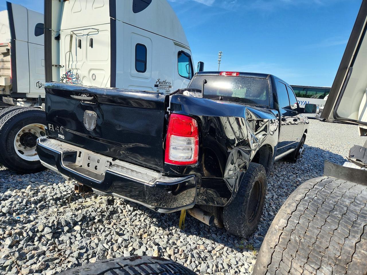 2019 RAM 3500 BIG HORN — Фото 3 из 14