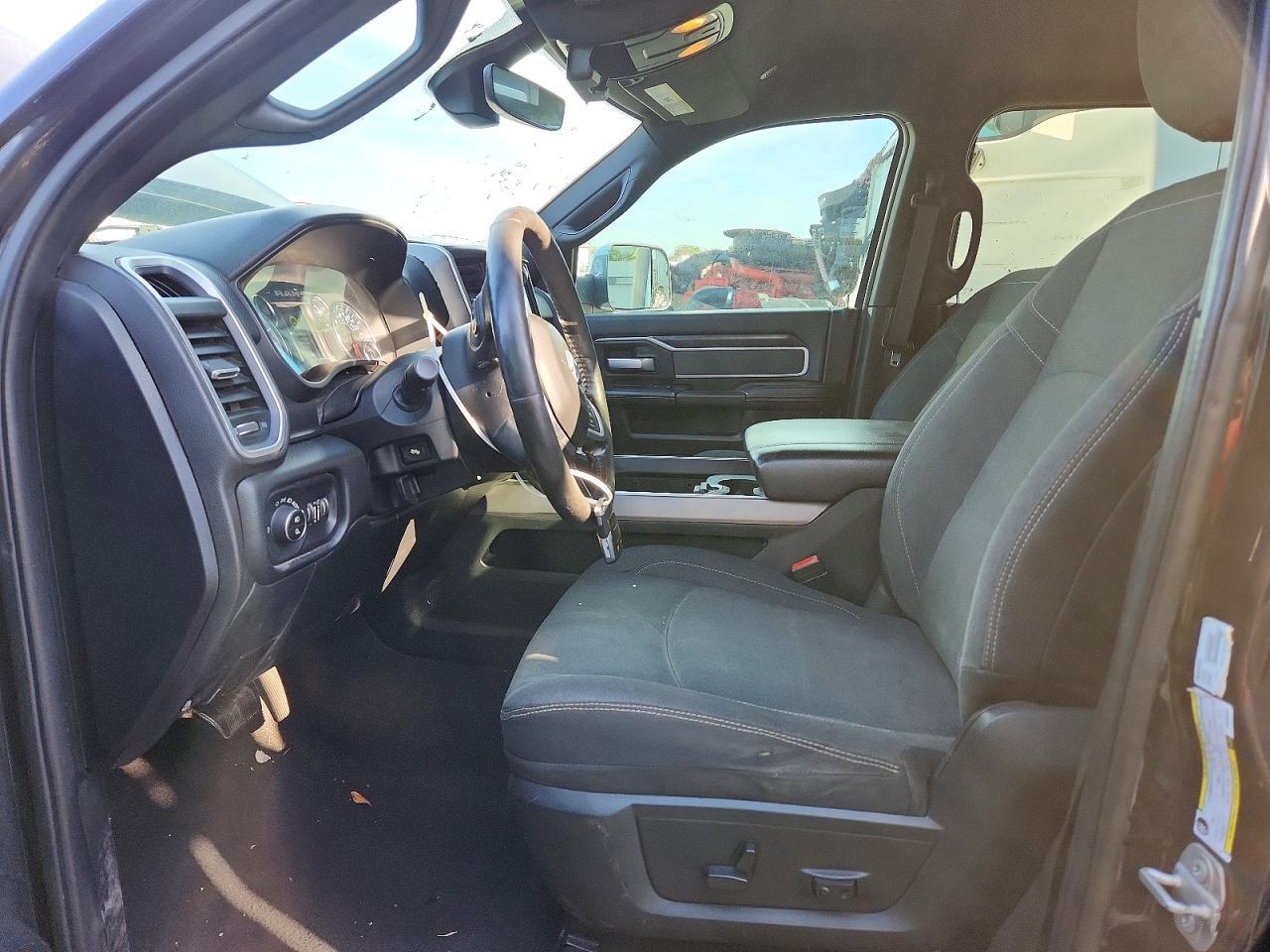 2019 RAM 3500 BIG HORN — Фото 7 из 14