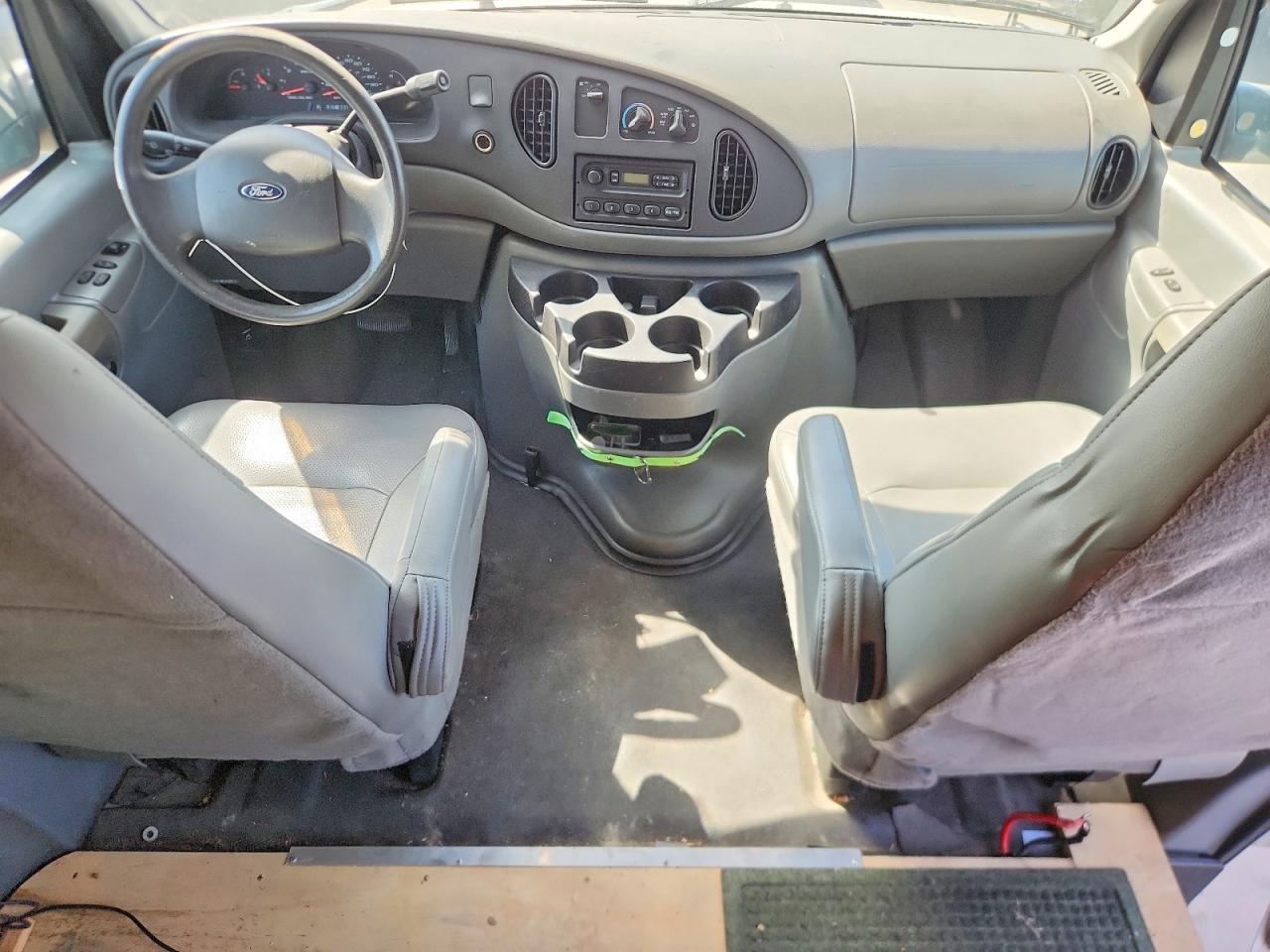 2006 FORD ECONOLINE E350 SUPER DUTY VAN — Фото 8 из 13