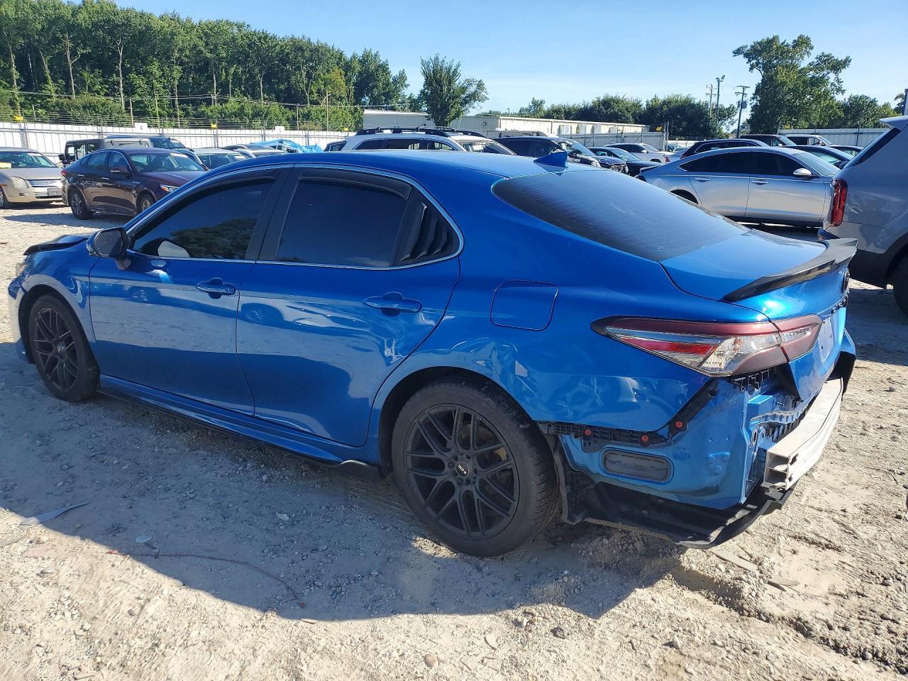 2019 TOYOTA CAMRY SE — Фото 2 из 12