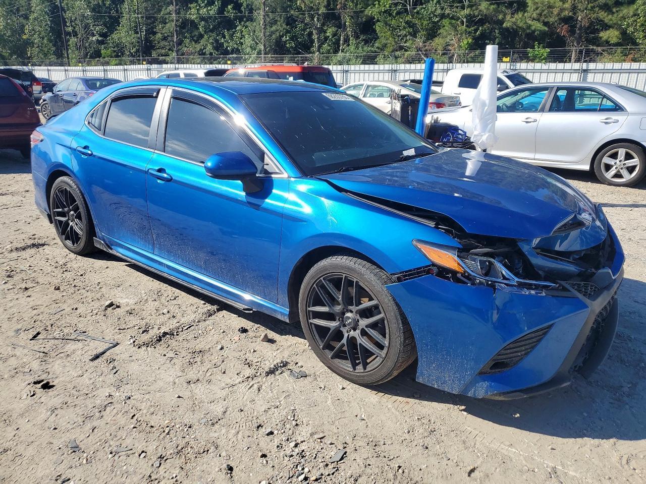 2019 TOYOTA CAMRY SE — Фото 4 из 12