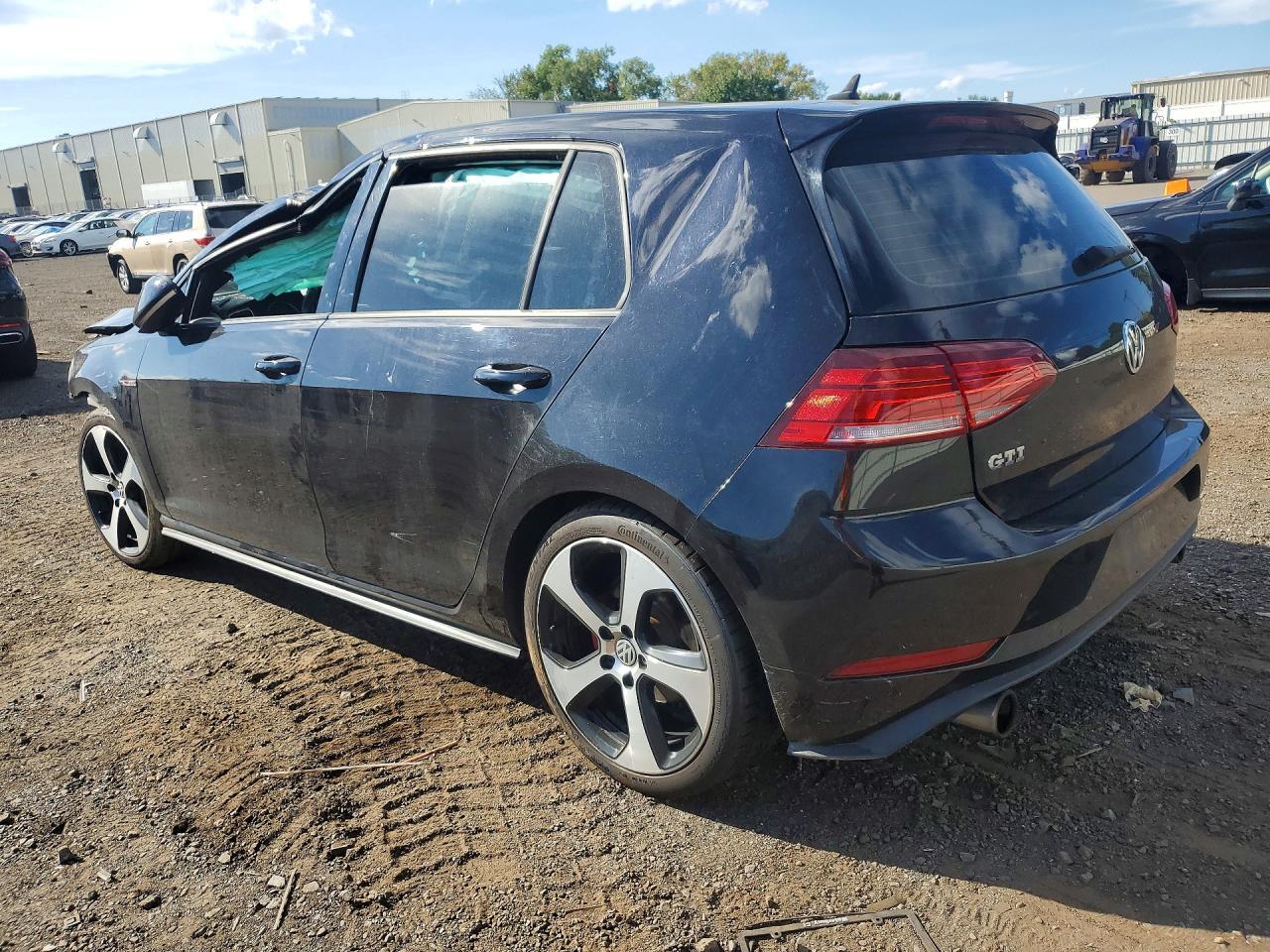 2018 VOLKSWAGEN GTI S/SE — Фото 2 из 13
