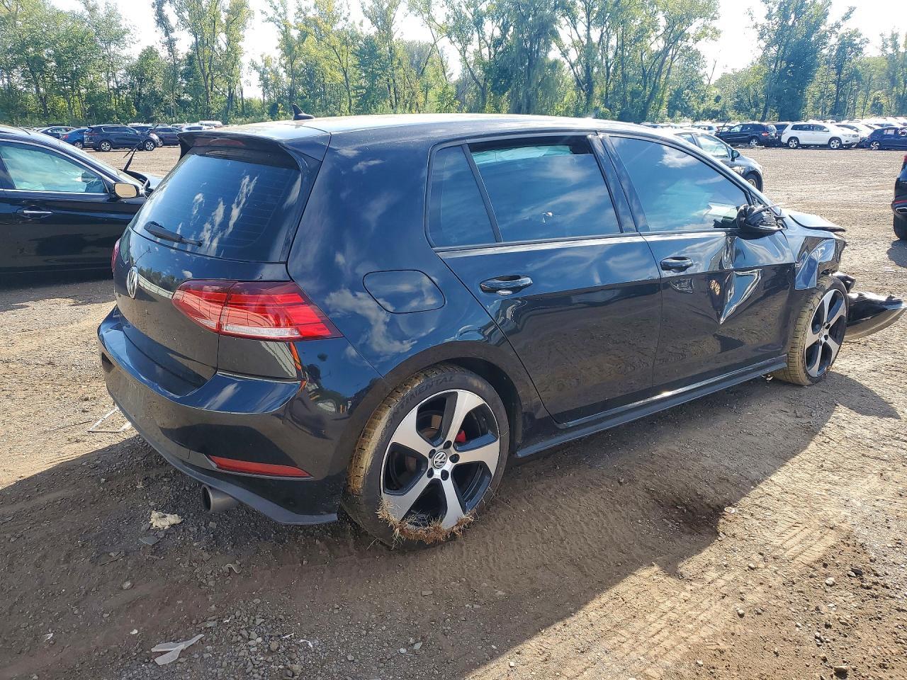 2018 VOLKSWAGEN GTI S/SE — Фото 3 из 13