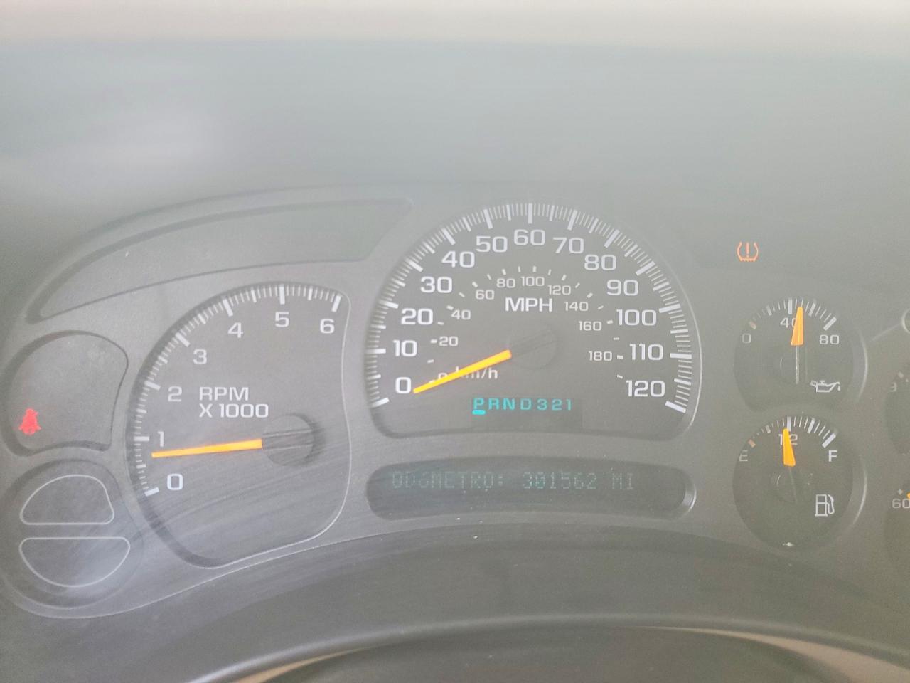 2004 CHEVROLET TAHOE K1500 — Фото 9 из 13