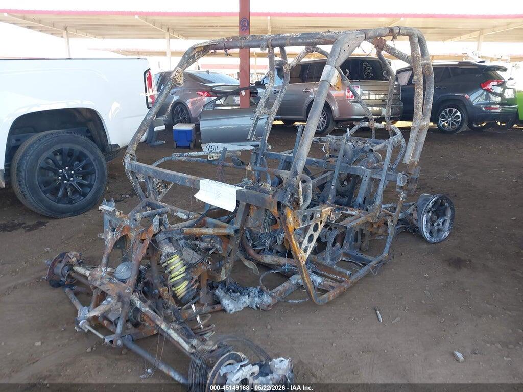 3JBPDAR24FJ000655 2015 CAN-AM MAVERICK photo no. 2