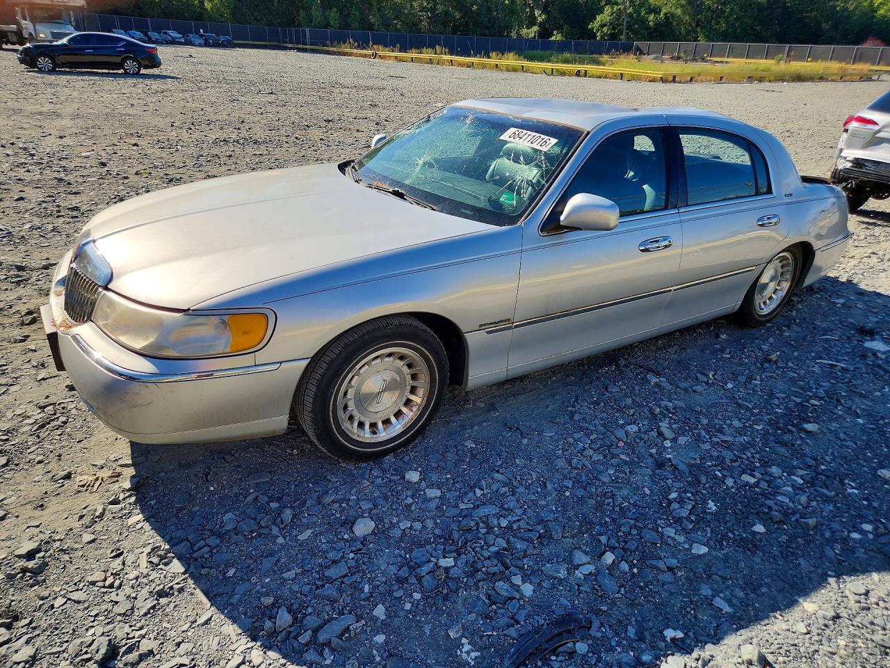1999 LINCOLN TOWN CAR EXECUTIVE