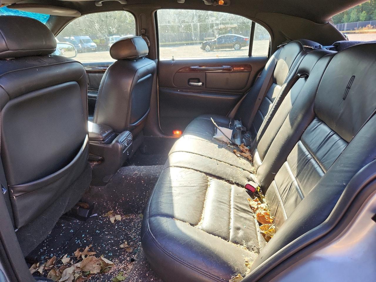 1999 LINCOLN TOWN CAR EXECUTIVE — Фото 10 из 12