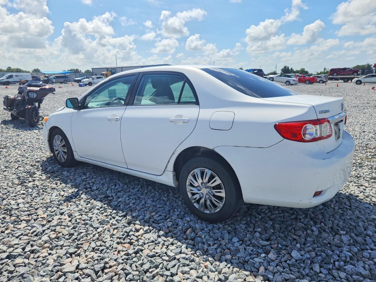 2011 TOYOTA COROLLA LE — Фото 2 из 12
