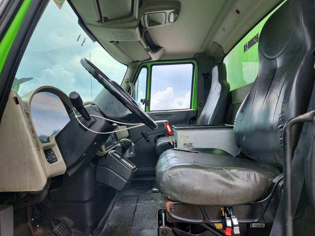 2008 INTERNATIONAL 4300 BOX TRUCK — Фото 7 из 12