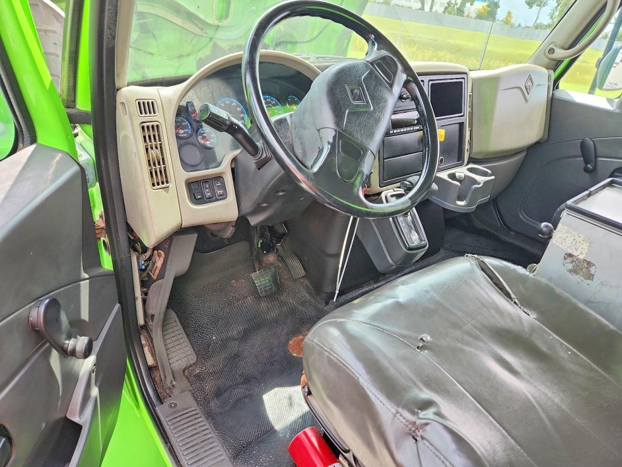 2008 INTERNATIONAL 4300 BOX TRUCK — Фото 8 из 12