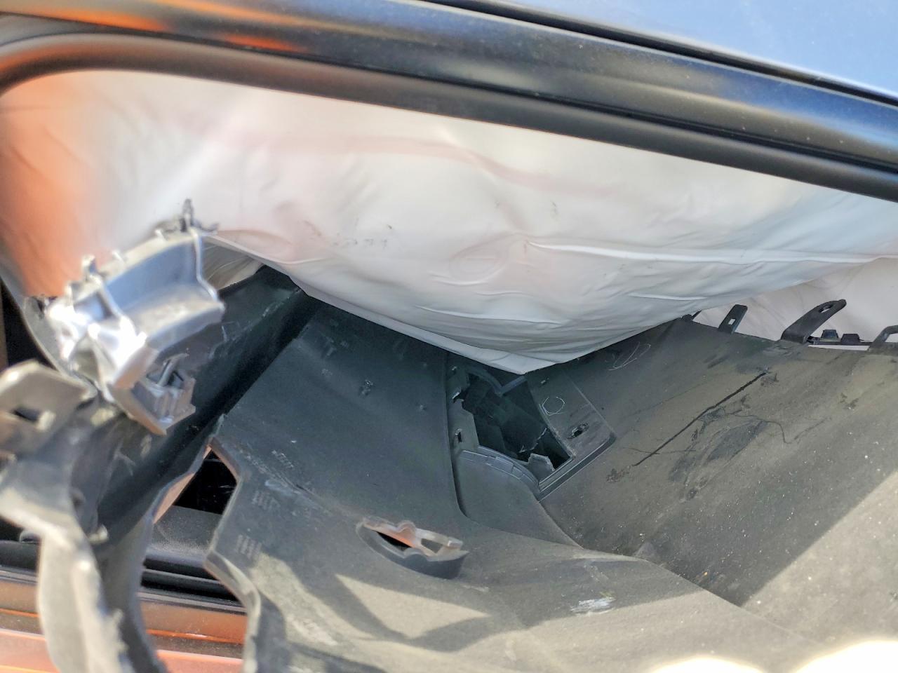 2026 TESLA MODEL Y — Фото 10 из 13