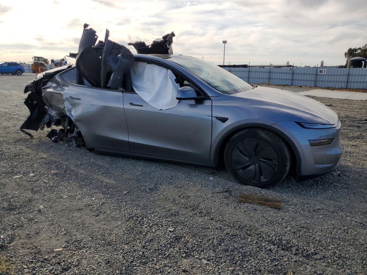 2026 TESLA MODEL Y — Фото 4 из 13