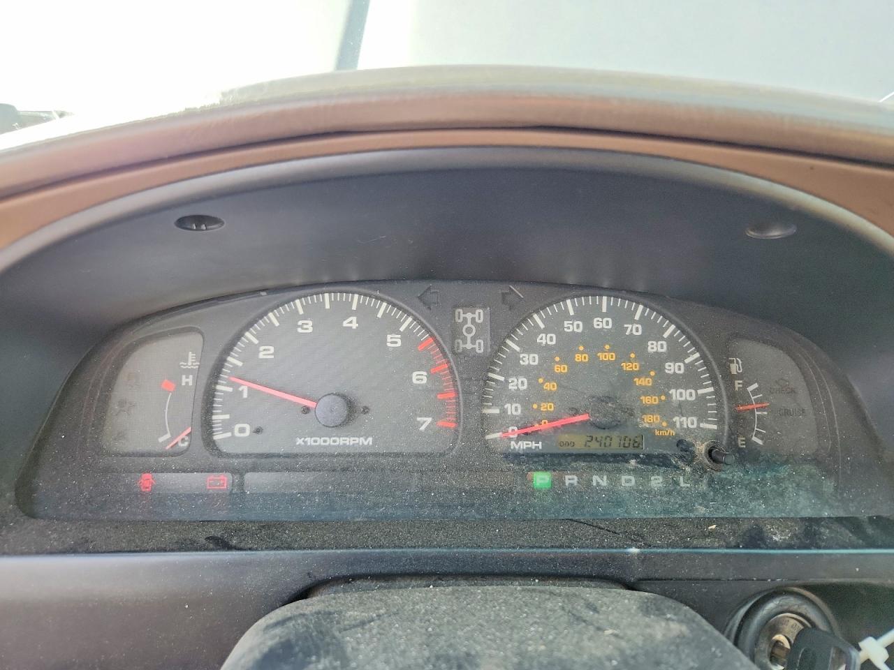 2002 TOYOTA 4RUNNER SR5 — Фото 9 из 12