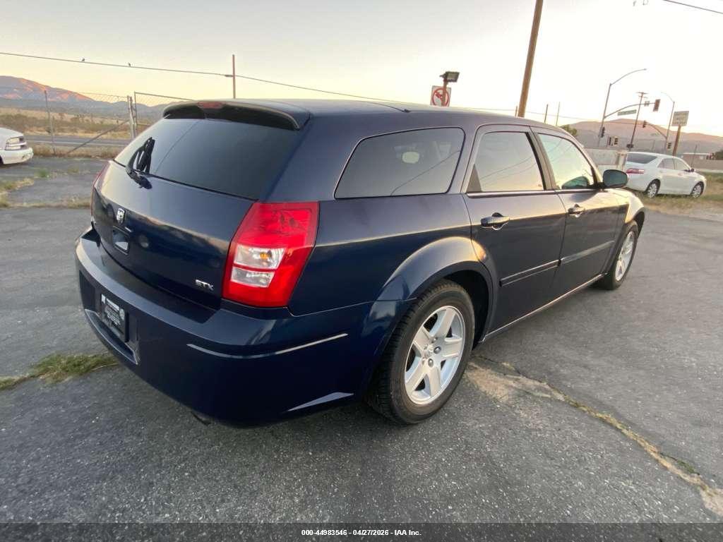 2D4FV48V05H581735 2005 DODGE MAGNUM photo no. 4
