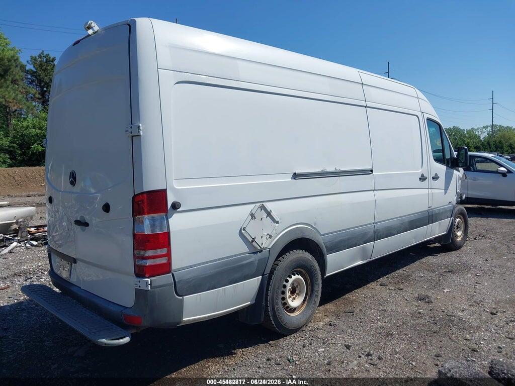 WD3PE8CB5B5606048 2011 MERCEDES-BENZ SPRINTER 2500 photo no. 4
