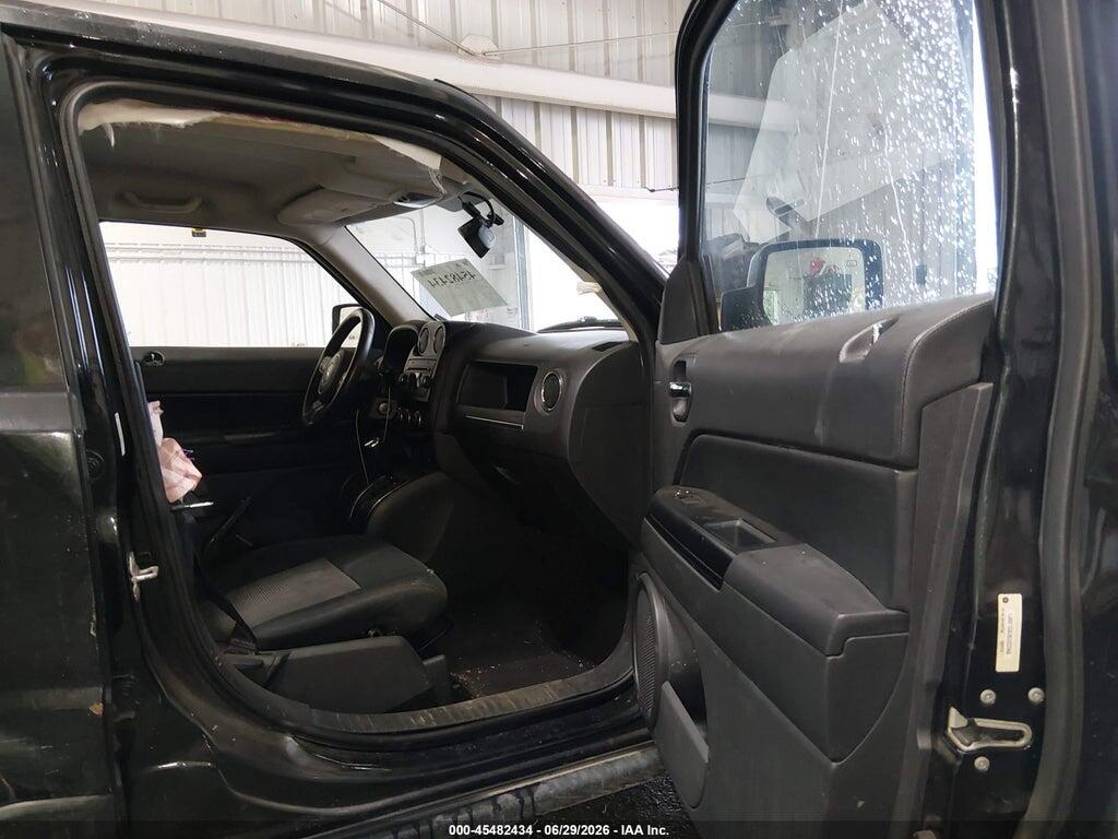 1J4NF1GB2BD222966 2011 JEEP PATRIOT photo no. 5