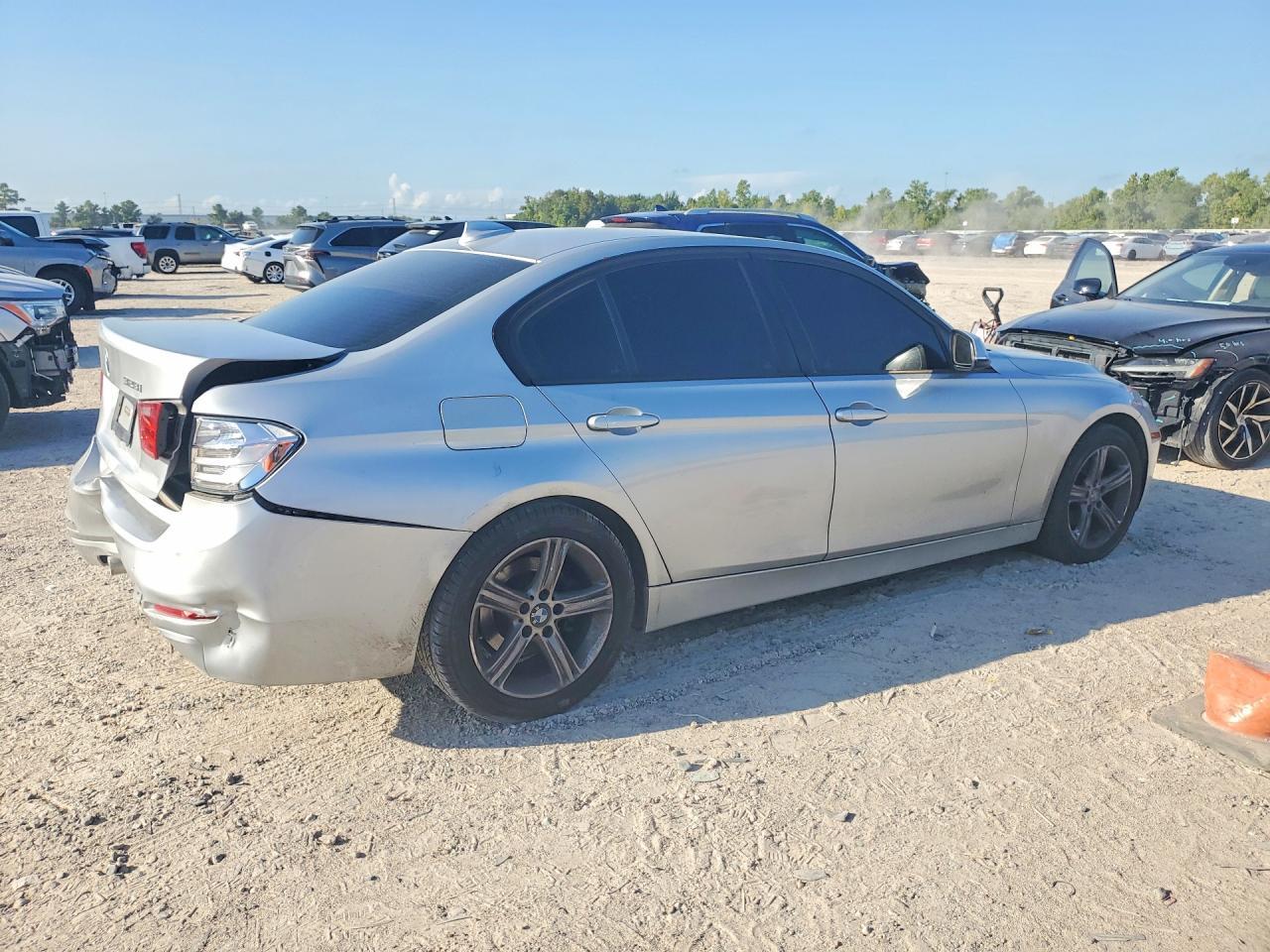 2013 BMW 328 I — Фото 3 из 12