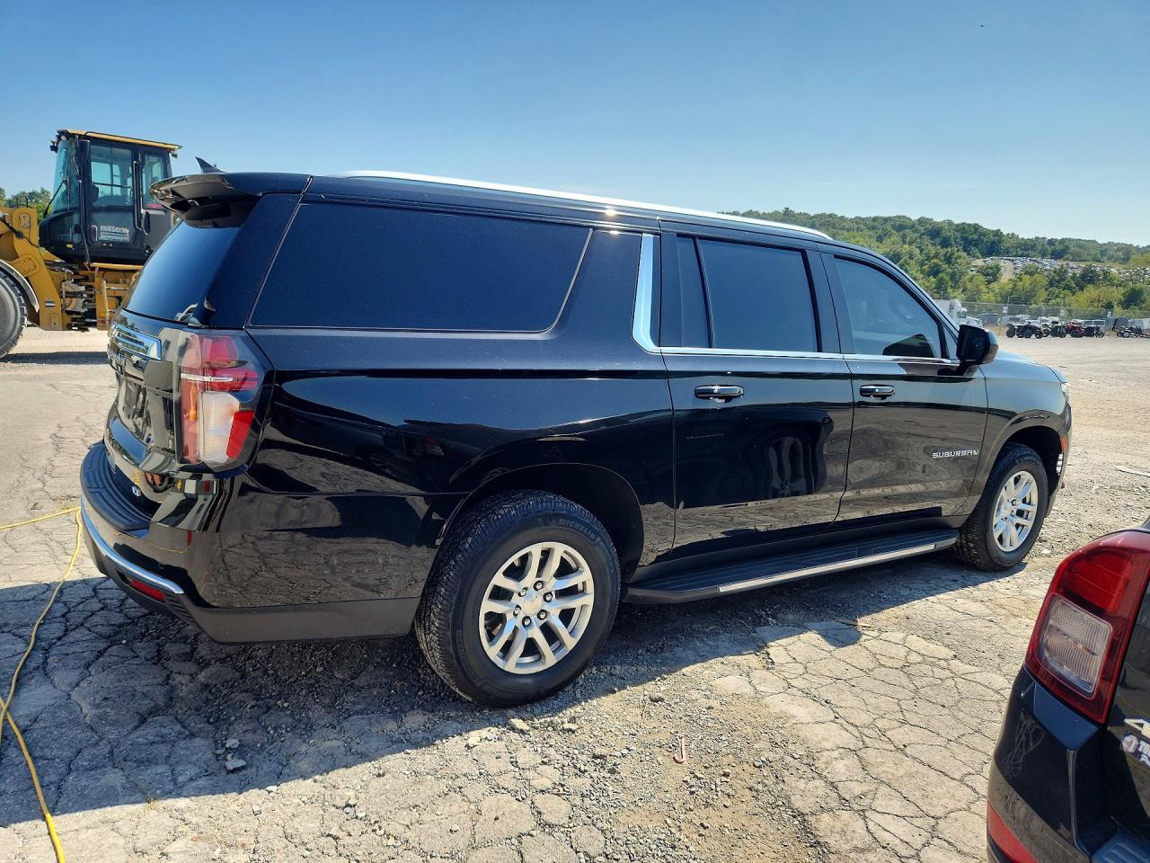 2022 CHEVROLET SUBURBAN K1500 LT — Фото 3 из 13